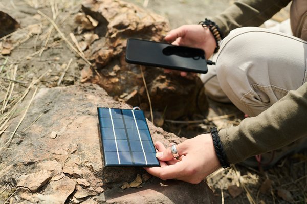 Le meilleur chargeur solaire portable pour vos aventures en plein air